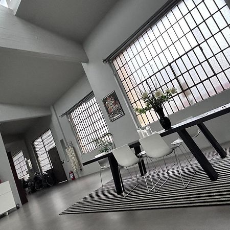 Loft Navigli With Private Garden Bed & Breakfast Milan Bagian luar foto