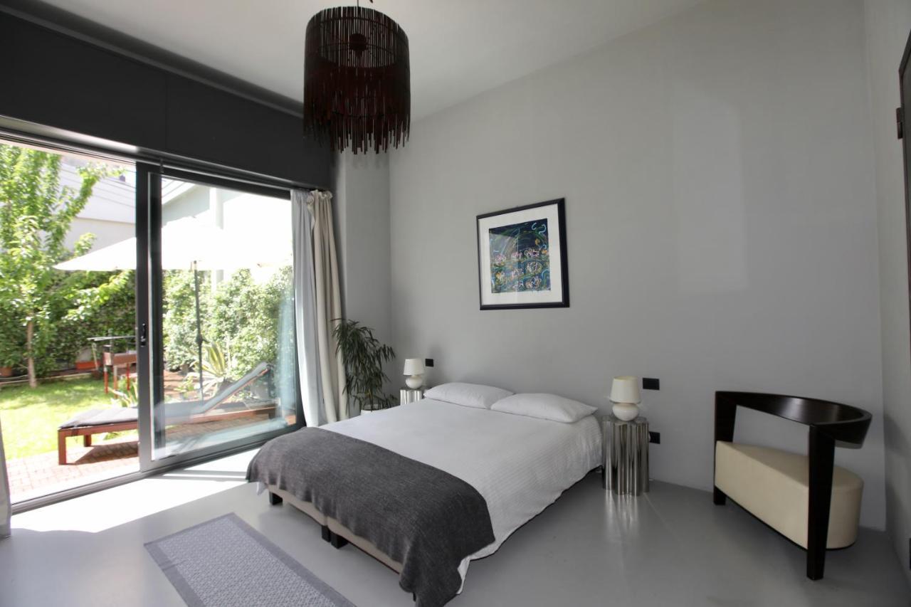 Loft Navigli With Private Garden Bed & Breakfast Milan Bagian luar foto