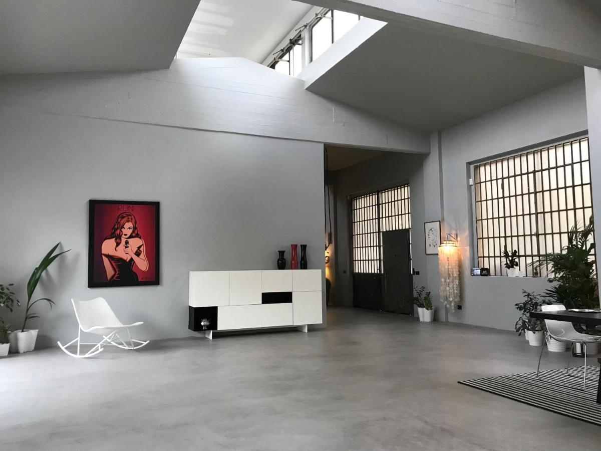 Loft Navigli With Private Garden Bed & Breakfast Milan Bagian luar foto