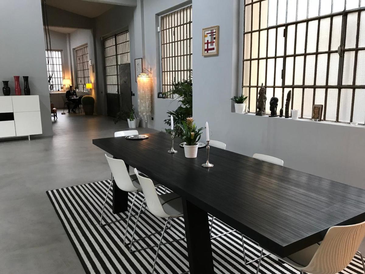 Loft Navigli With Private Garden Bed & Breakfast Milan Bagian luar foto
