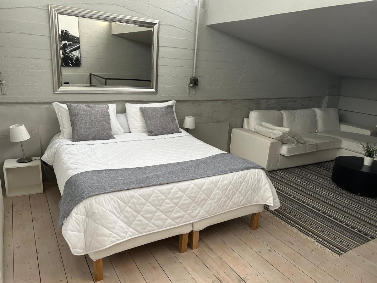 Loft Navigli With Private Garden Bed & Breakfast Milan Bagian luar foto