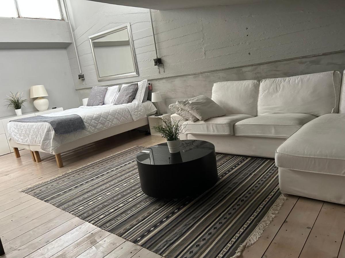 Loft Navigli With Private Garden Bed & Breakfast Milan Bagian luar foto