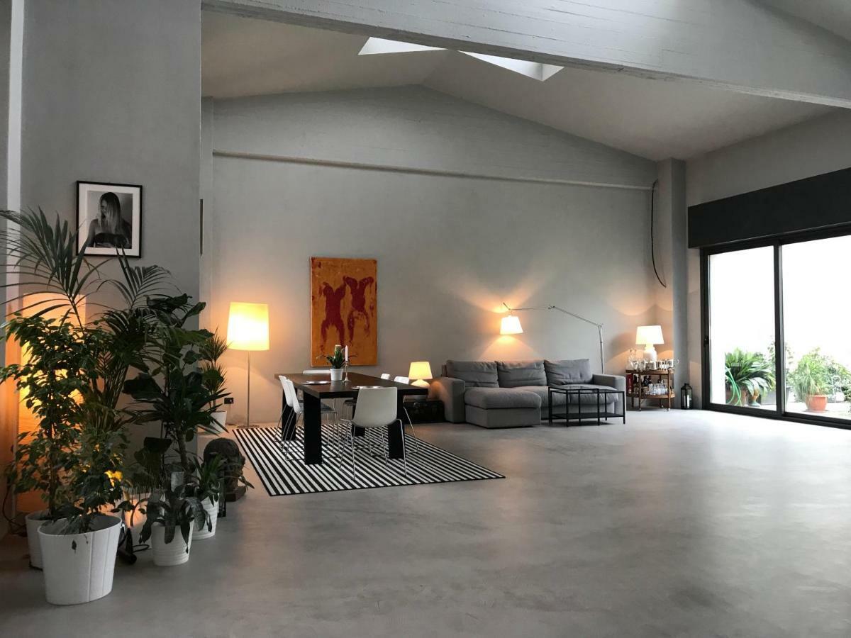 Loft Navigli With Private Garden Bed & Breakfast Milan Bagian luar foto