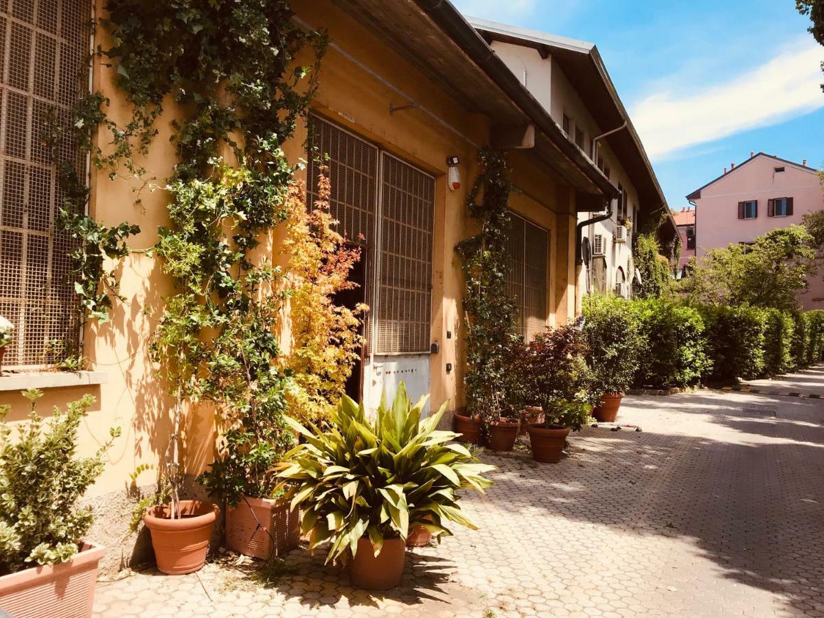 Loft Navigli With Private Garden Bed & Breakfast Milan Bagian luar foto